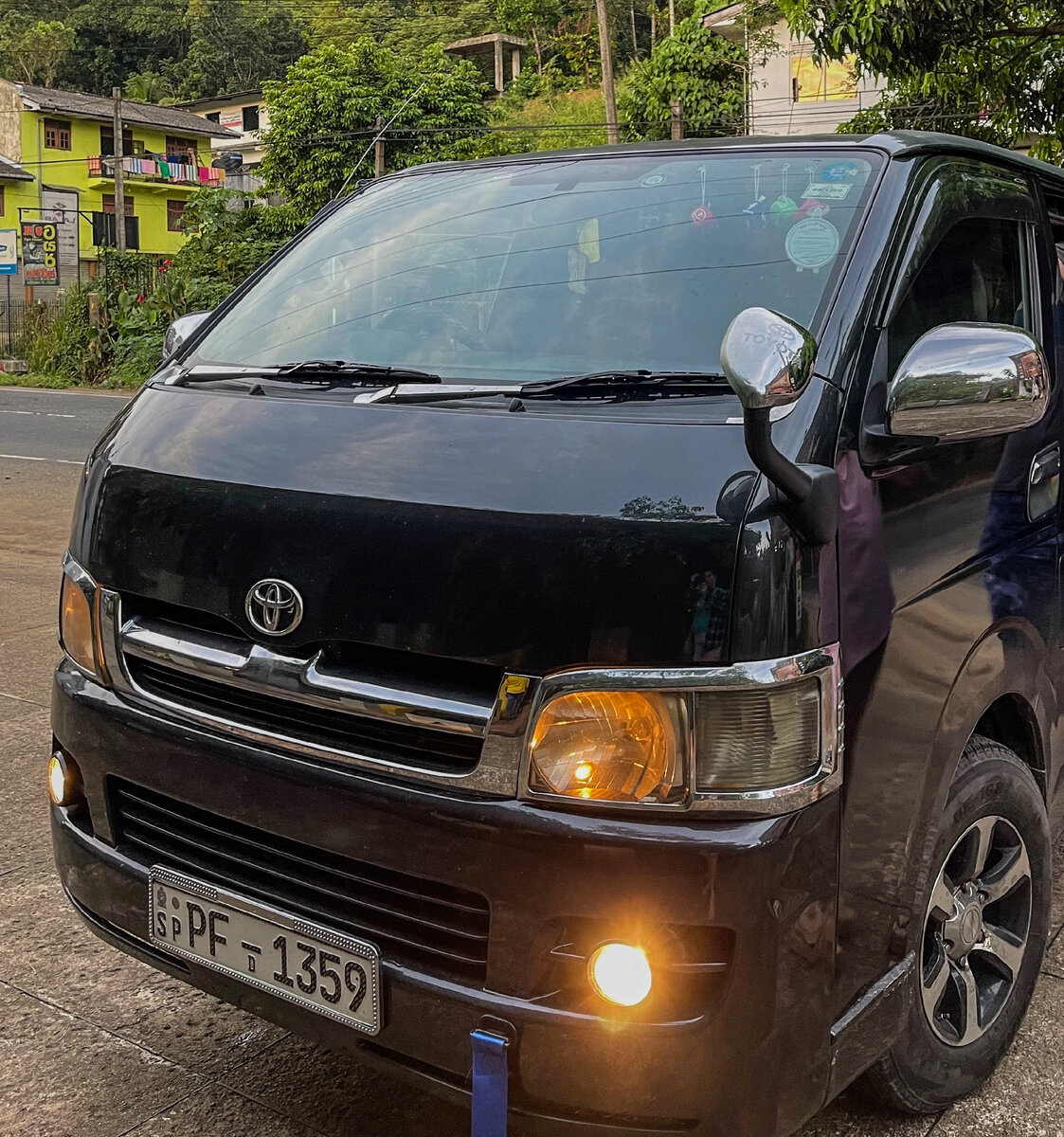 Фото автора. Toyota Hiace на время нашего путешествия.