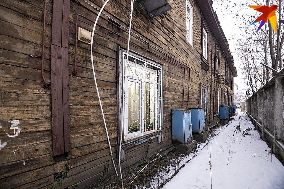     В Оленьей Губе в рамках реновации ЗАТО до конца года снесут три ветхих здания - на улице Дьяченко, 30 и на улице Строителей, 28, 31. Антон ЗАБИРОВ