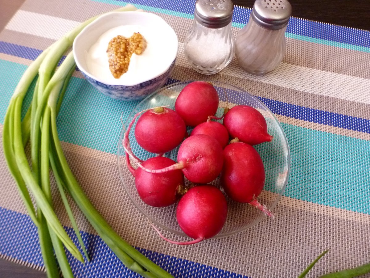 Салат из редиски с зелёным луком и сметаной | Вкусномир - домашние рецепты.  | Дзен