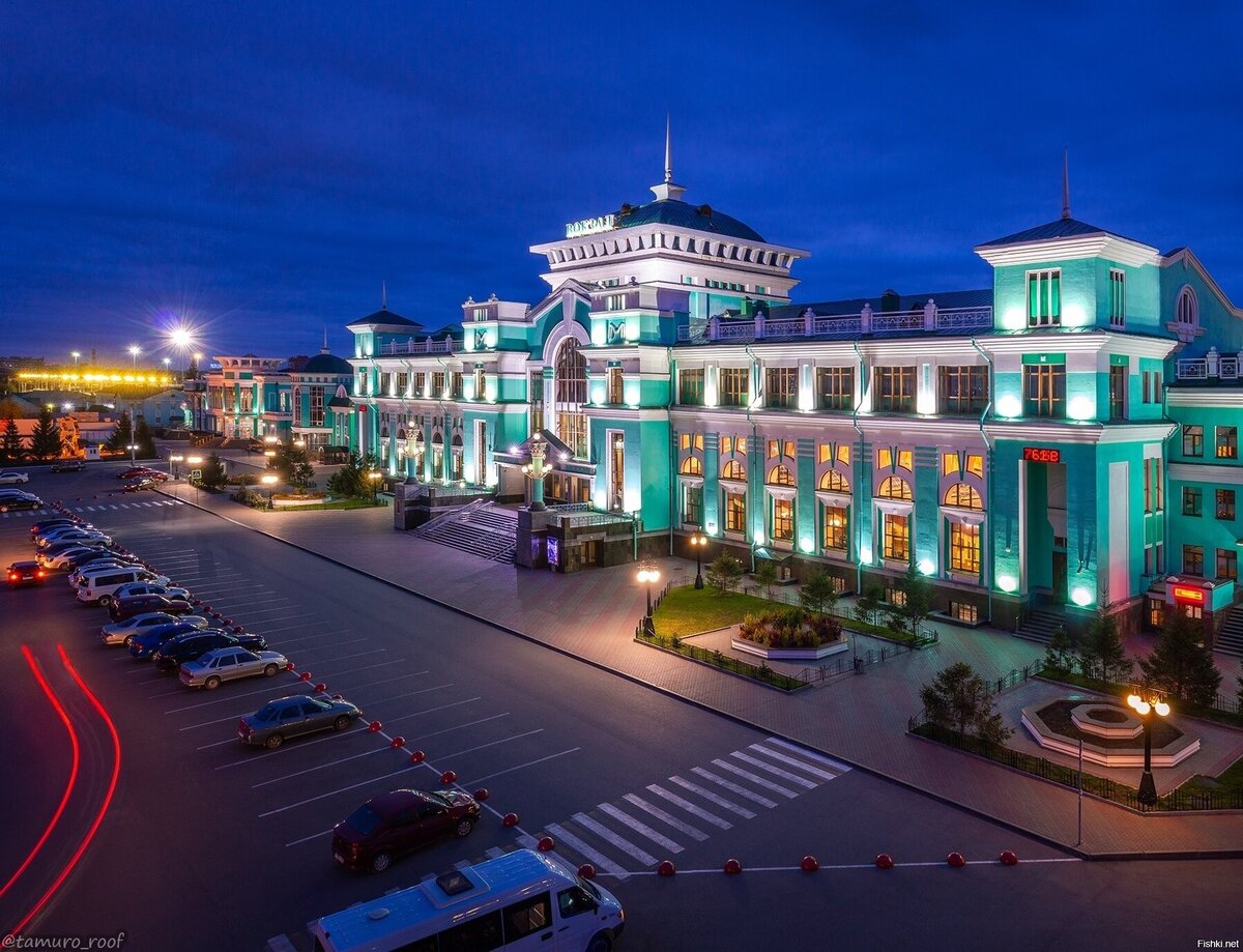 Казанский вокзал в Москве Вокзал был построен в 1862-1864 годах. В изначальном своем варианте здание было деревянным, маленьких размеров и называлось Рязанским вокзалом.-2
