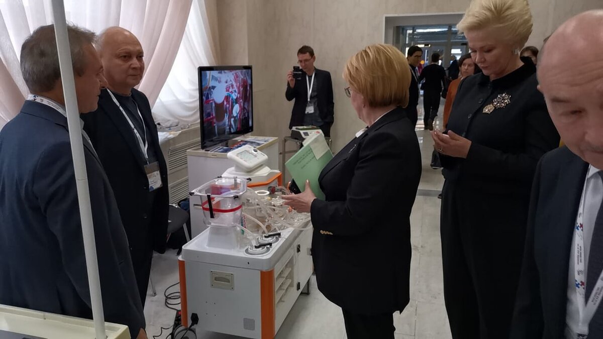 Доктор медицинских наук профессор Олег Резник и Министр здравоохранения Российской Федерации Вероника Игоревна Скворцова