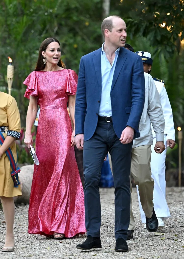 Королевский образ Кейт Миддлтон в стиле барбикор включил ее любимое пальто ярко-розового цвета