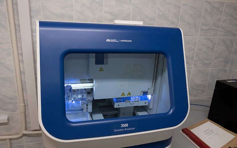 А с помощью этого аппарата составляют генетический профиль. Фото: Сергей Грачев