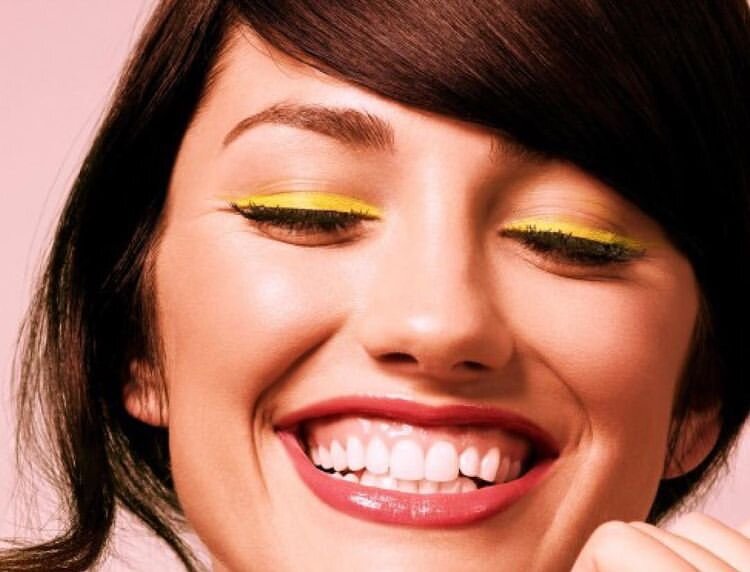 "Зачем?  Не хочу видеть десну!",  – скажете вы.