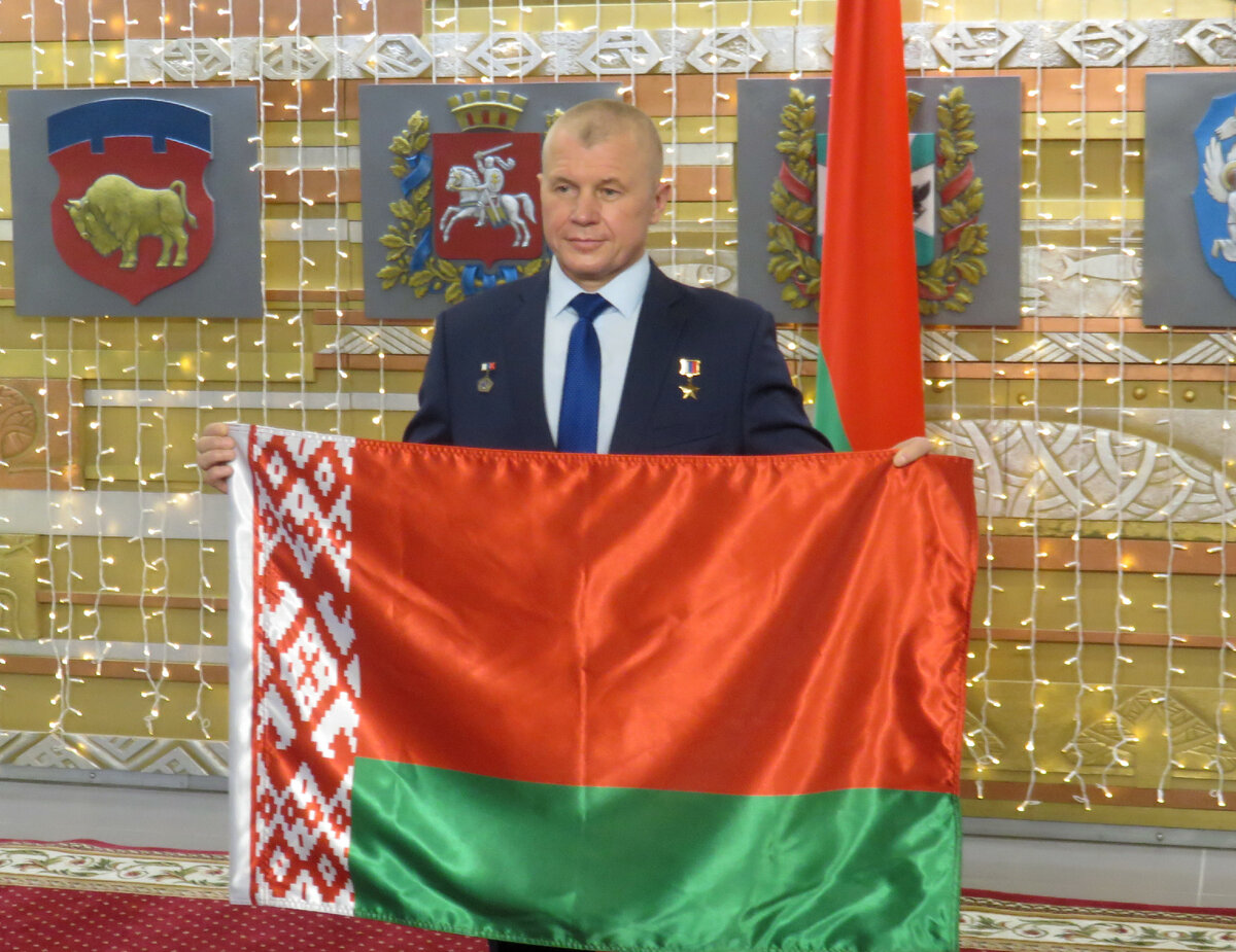 Белорусский флаг - первое, что космонавт взял с собой на МКС
