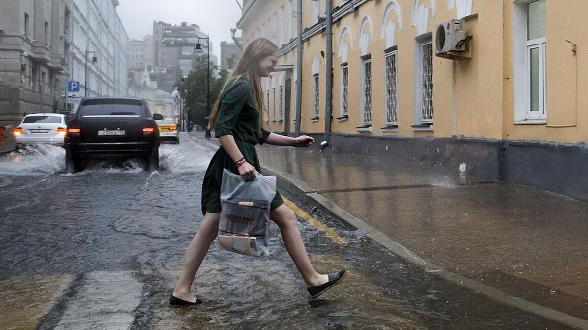 Прогноз ливней. Ливень в Москве. Потоп в Метрополисе. Дождь в Москве. Москву залило.