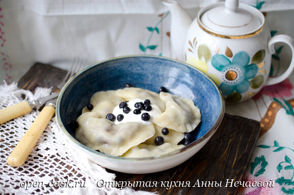 Вареники с замороженной черникой