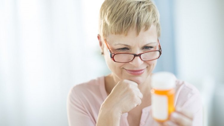 Не всем подходит заместительная гормональная терапия. Ее альтернативой являются фитоэстрогены, но что это такое?