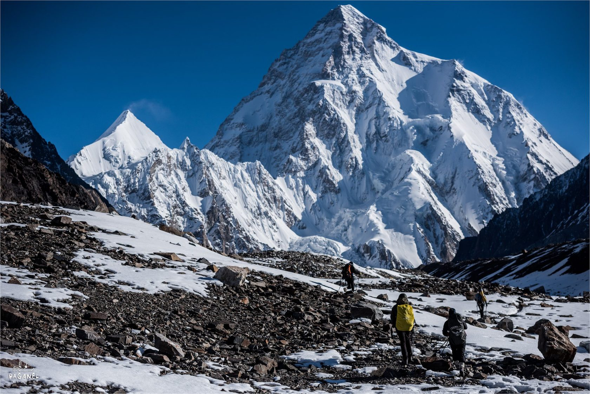 Level mountain. Чогори Каракорум Сагарматха. Чогори восхождение. Восхождение на гору Чогори. Самая высокая и опасная гора.