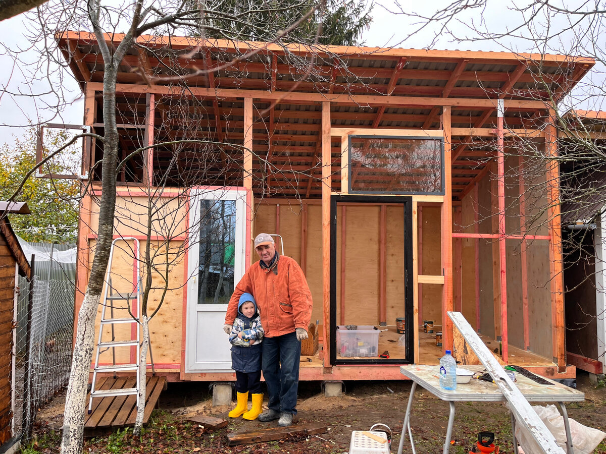 Главные строители сарая 