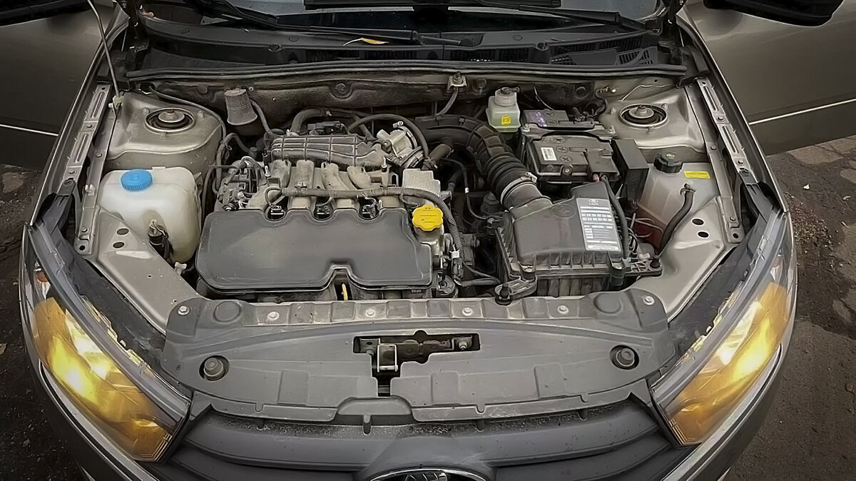 Подкапотное пространство Гранты (фото с авито.ру)