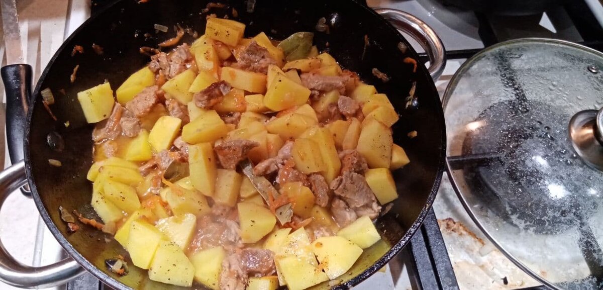 Мясо с картофелем.