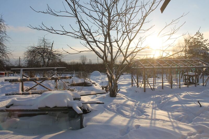 у нас после оттепели опять снега великие приходили, засыпают..