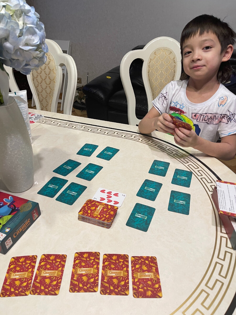 СпЯщие Королевы