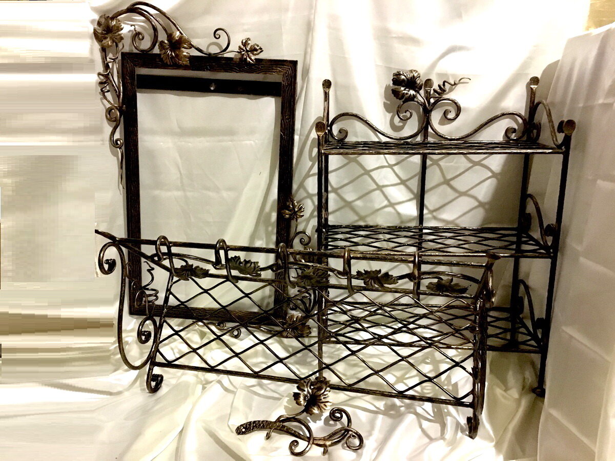 Наши кованые вешалки не только надежны и качественные, но и оригинальные. Они дополнят любой дизайн и станут незаменимыми «помощниками» в вашем доме, офисе. Мы предлагаем широкий ассортимент, отменное качество и доступные цены, а также гарантируем долговечность товара. Если вы до сих пор сомневаетесь, то посмотрите вешалки в прихожую фото. И все сомнения тут же рассеяться. Ведь у нас очень широкий выбор: вы можете выбрать не только дизайн, но и нужный размер, стиль, функциональность (наличие секций для сумок, зонтов и т.д.). Если у вас мало места в прихожей – это не беда, ведь можно заказать вешалки, кованные в прихожую. Кроме того, мы гарантируем быструю доставку, поэтому вам не придется долго ждать свой заказ. Звоните, пишите, и мы ответим на все ваши вопросы. Сделайте свой дом уютнее и комфортнее! тел вацап 890993189