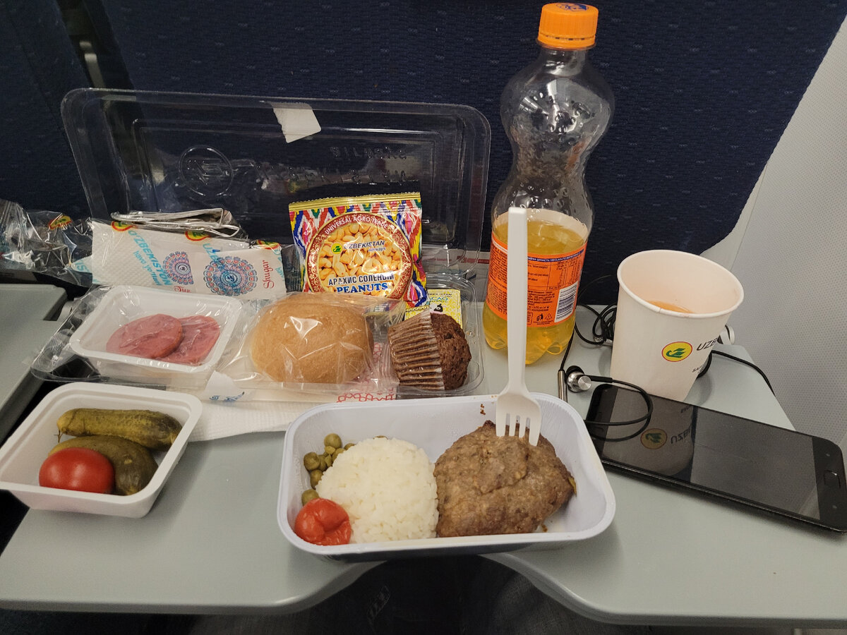 обеды отличаются котлетой - рыбная / куриная 