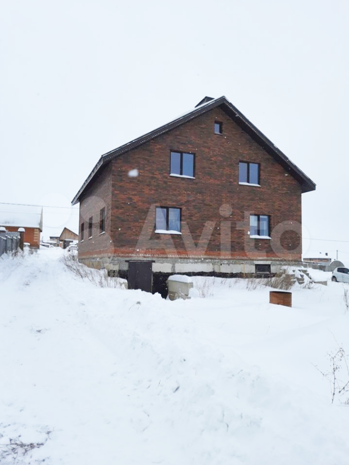 Дом продается за 9,5 миллионов. Источник: https://www.avito.ru/saransk/doma_dachi_kottedzhi/kottedzh_2154_m_na_uchastke_12_sot._2348189239