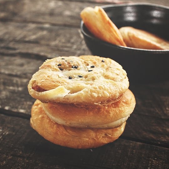                      Хотток- лепешки со сладкой начинкой (считается фаст-фудом)