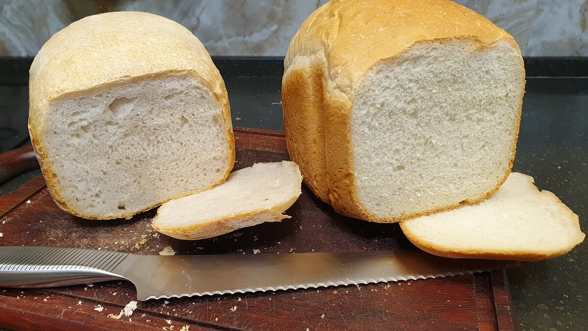 Срез. Слева на закваске левито-мадре, справа на сухих дрожжах