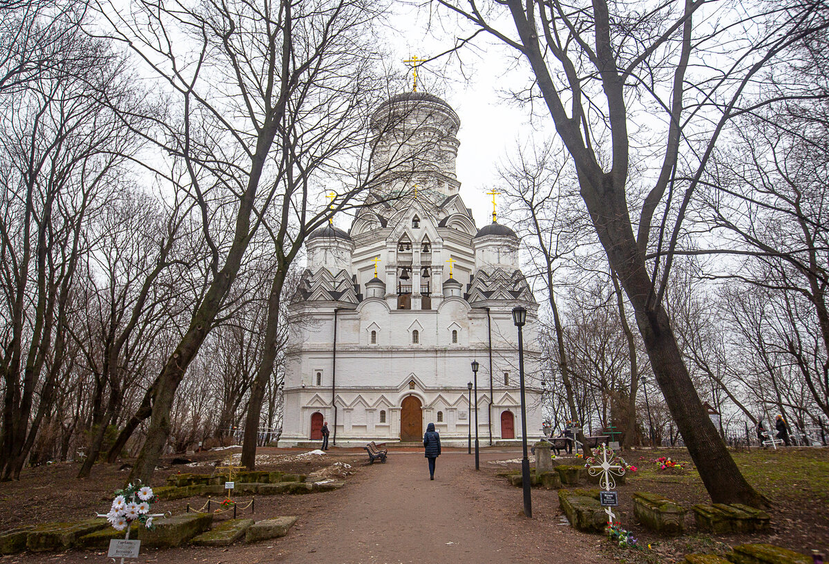 Церковь Усекновения Главы Иоанна Предтечи в бывшем селе Дьяково. Москва. Фото автора статьи