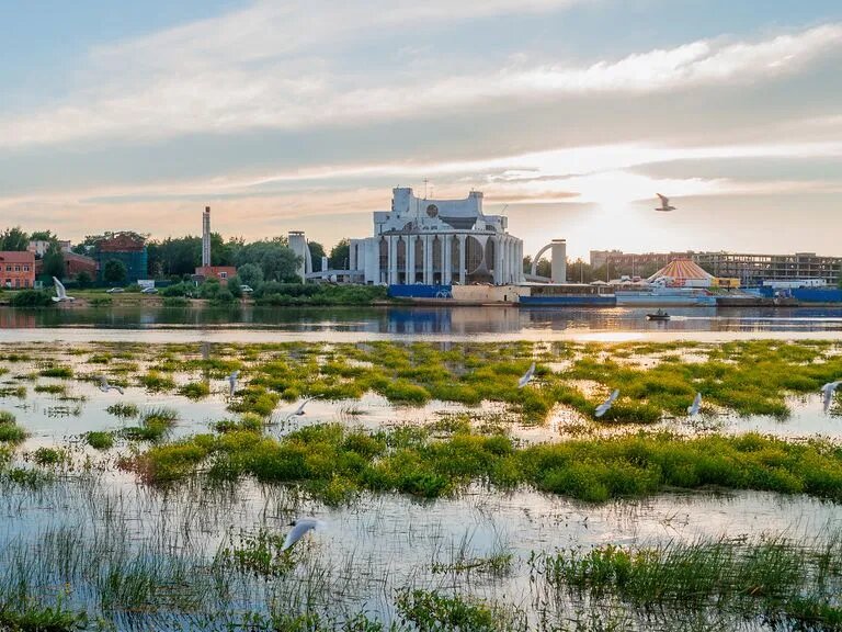 НОВГОРОДСКИЙ АКАДЕМИЧЕСКИЙ ТЕАТР ДРАМЫ ИМ. Ф.М. ДОСТОЕВСКОГО. ВЕЛИКИЙ НОВГОРОД. АРХИТЕКТОР ВЛАДИМИР СОМОВ. ФОТОГРАФИЯ: МАРИНА ЗЕЗЕЛИНА / ФОТОБАНК «ЛОРИ»