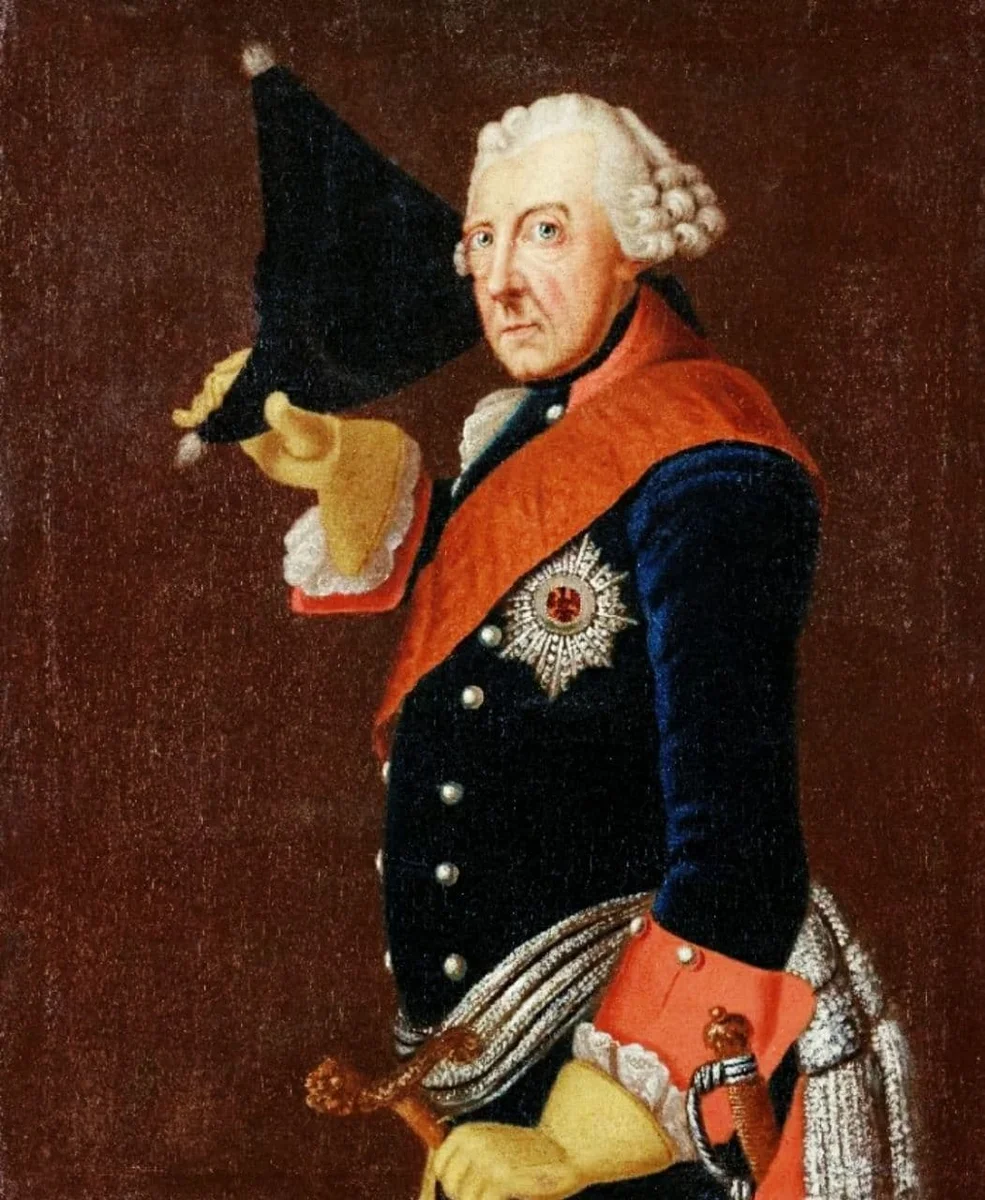 правитель 1700 года. треуголка русского офицера. английский портрет офицера 18 века. август 2 польский король. прусского короля фридриха ii.