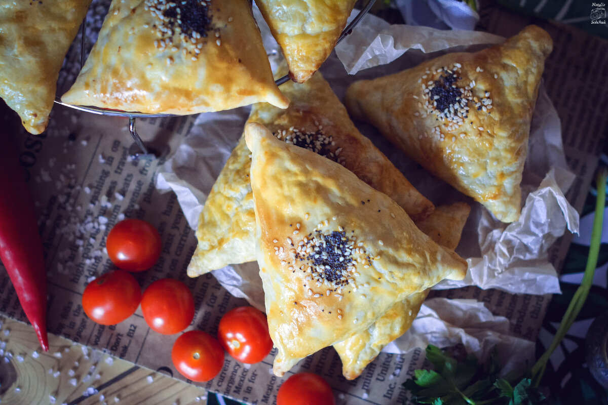 Самса с сыром и мясом картинка. Как выглядит самса. Самбуса уйгури. Каттама самса. Самбуса 1.