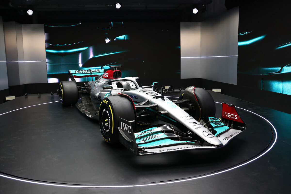 Mercedes amg f1 w14 e performance. Mercedes w13 f1. Mercedes AMG Petronas f1. Mercedes f1 2022. Mercedes f1 2022 car.