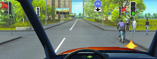 При повороте направо Вы должны уступить дорогу: