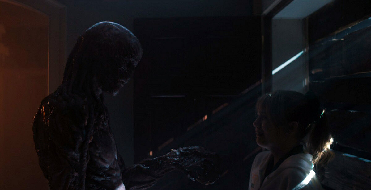 "Не плачь, сейчас я покажу тебе сказку". Кадр из сериала "Очень странные дела".