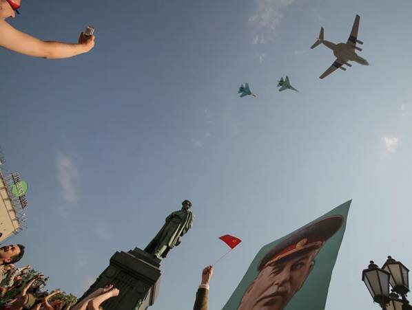 Военный парад, посвященный празднованию 65-летия Победы. Фотография Сергея Максимишина