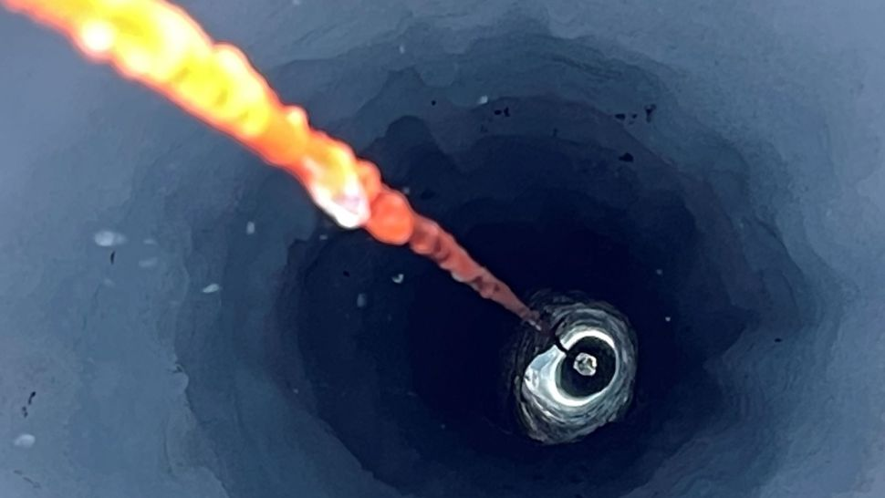 Исследователи пробурили более 1600 футов под шельфовым ледником Ларсена. (Изображение предоставлено NIWA/Крейгом Стивенсом)