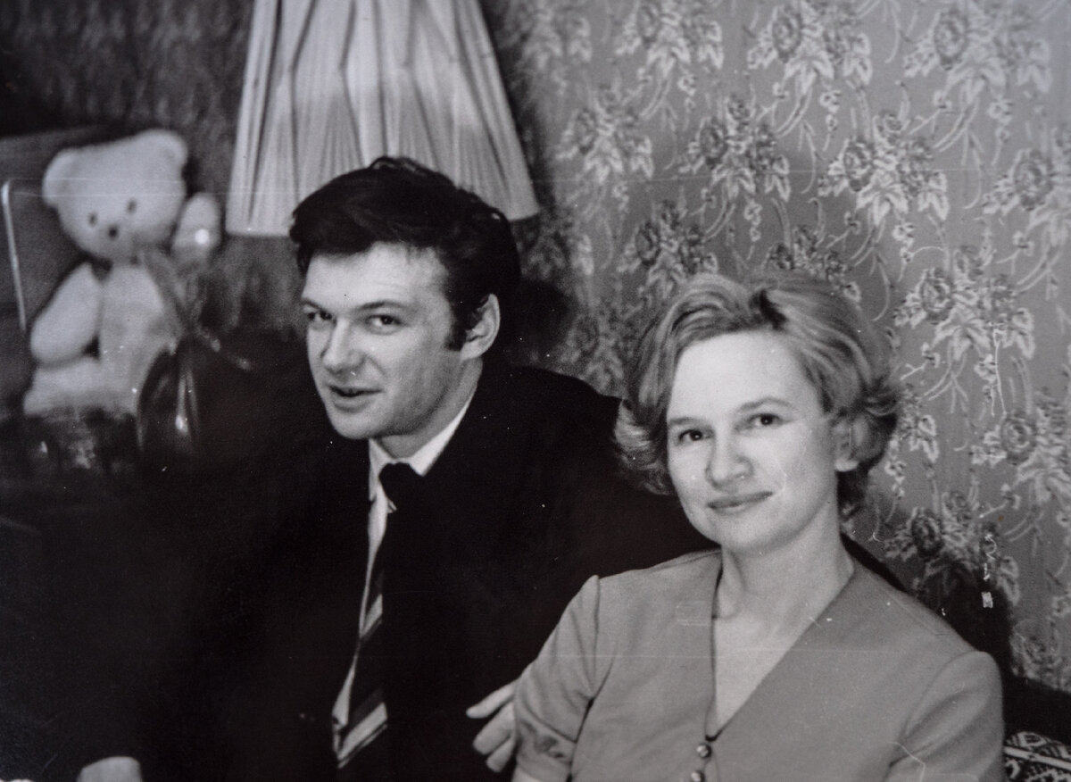 Зина родила Фёдору троих замечательных сыновей.  Гонял и воспитывал их отец.