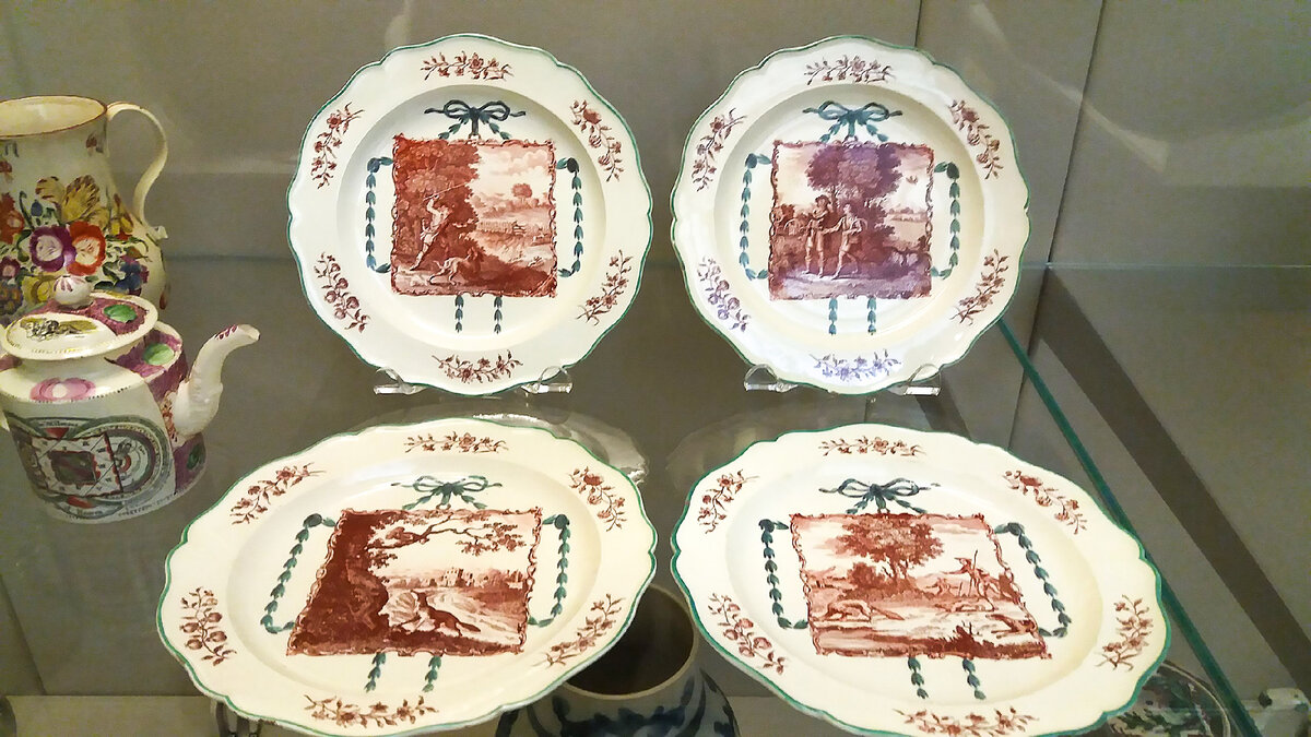Яндекс.Картинки. Тарелки из "Кремового фарфора" Wedgwood 1775г. Подглазурная роспись.