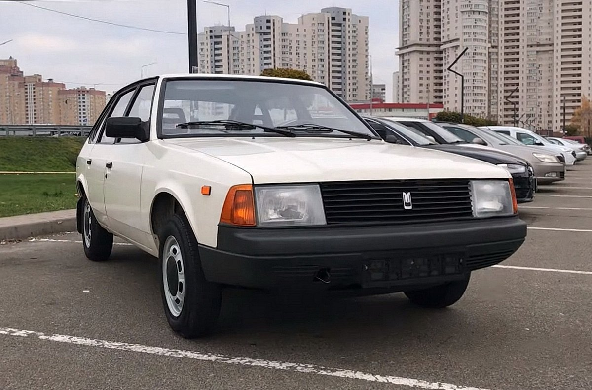 "Москвич 2141" - модель, производимая заводом "АЗЛК" на момент распада СССР. Фото из открытых источников "Яндекс.Картинки".