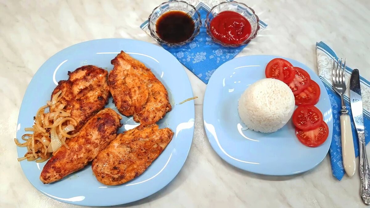 Многие не любят готовить куриную грудку , потому что мясо получается  сухим и невкусным. Это не так. Куриное филе может быть очень сочным и нежным - главное, правильно его приготовить.