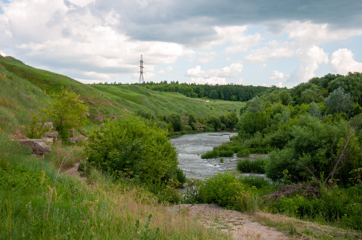 Пороги на равнинных реках. Равнинная река. Равнина реки жемчужной. Кураповские скалы происхождение.