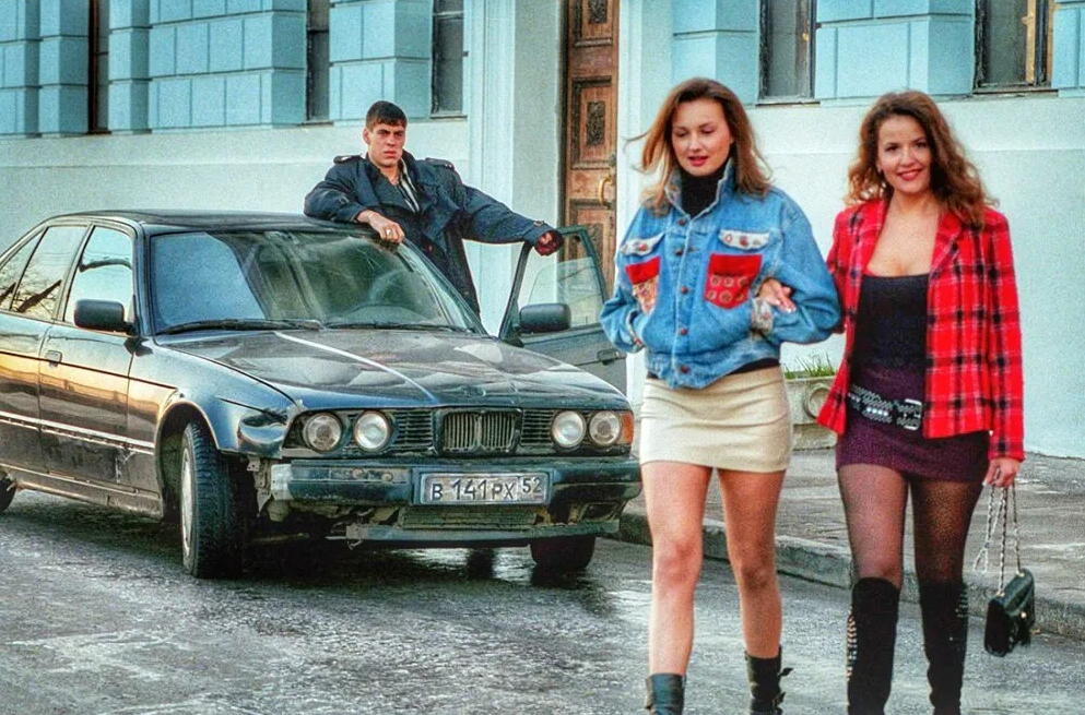 Вельвет в 90-е. Машины 90-х. Девушки 90-х. Мода 1990-х годов.