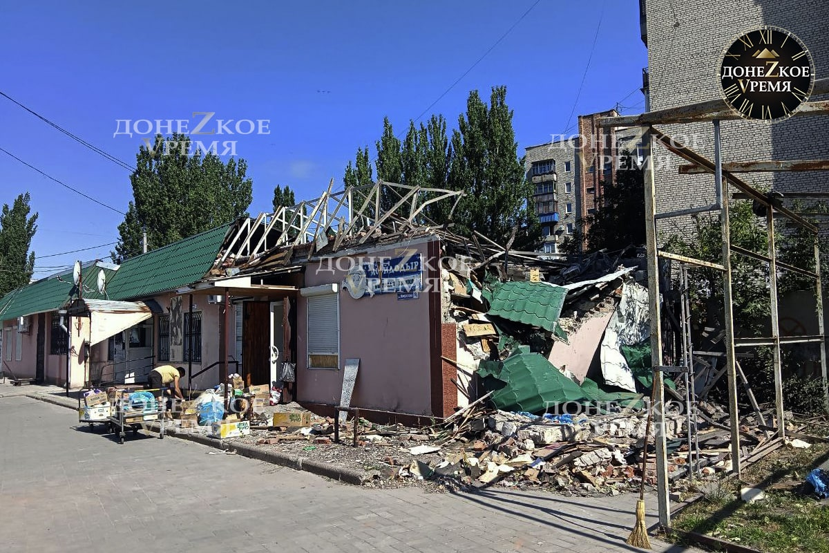 После обстрела на рынке в Ясиноватой открылось три торговых павильона