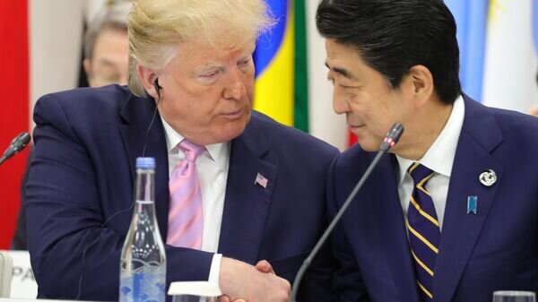    Президент США Дональд Трамп и премьер-министр Японии Синдзо Абэ на саммите "Группы двадцати". 28 июня 2019© РИА Новости / Михаил Климентьев