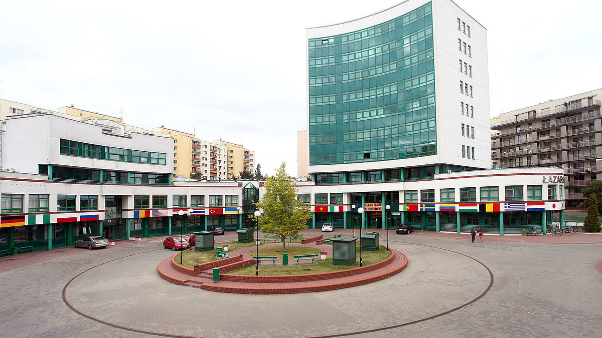 Высшая школа экономики и права Ричарда Лазарского, Варшава