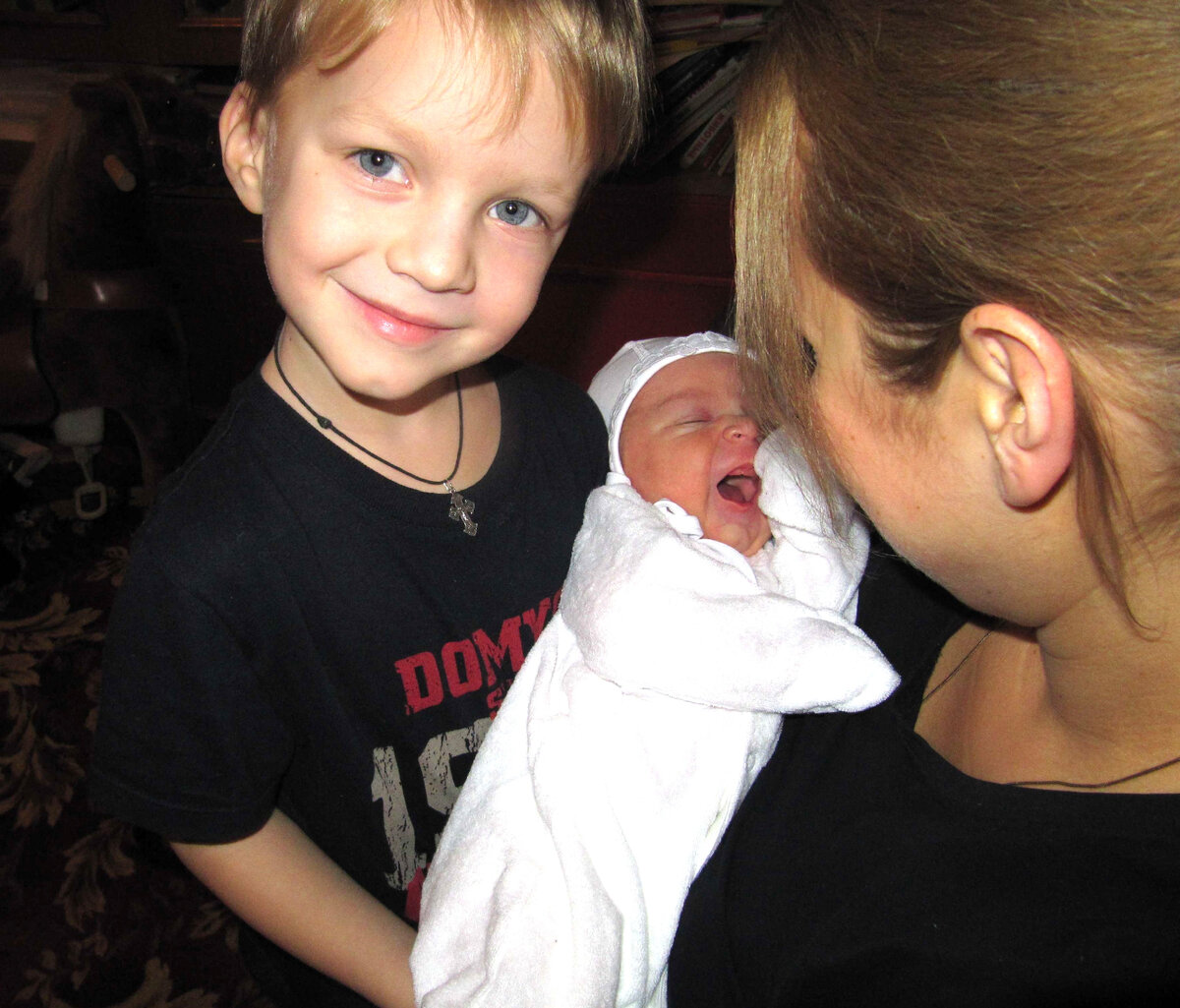 Ревность старшего ребенка к новорожденному