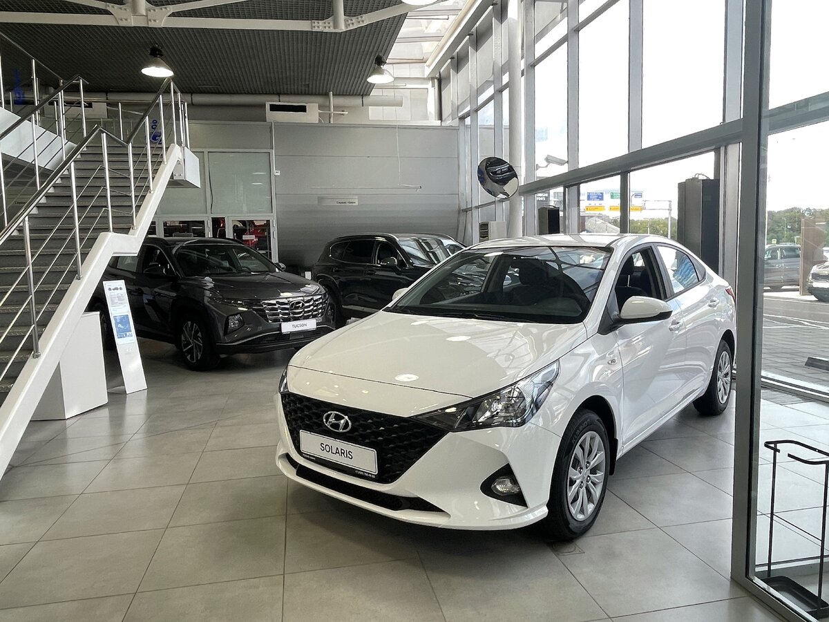     Прошлись по салонам: сколько стоят бюджетные Kia, Hyundai, Skoda, VW и LADA Фото: АвтоВзгляд