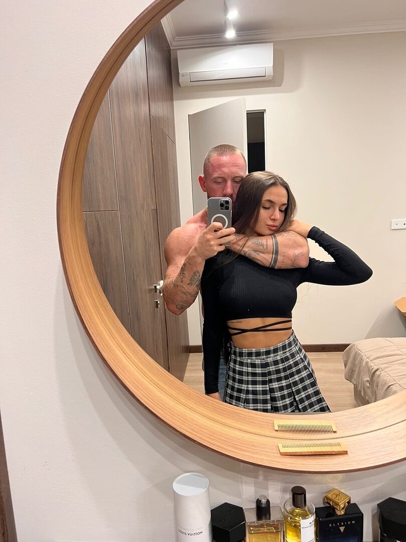 Никита Серов и его девушка в одежде бренда Serovski