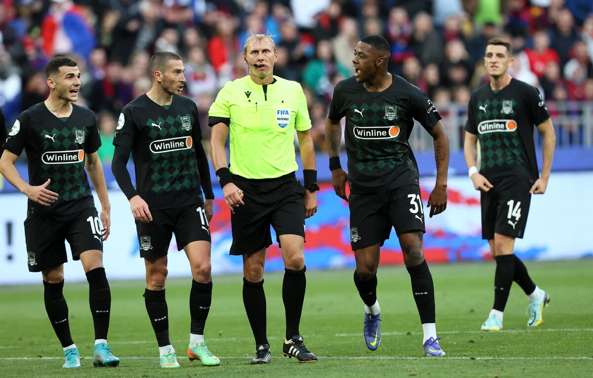    Сергей Иванов (в центре)  Сергей Савостьянов/ТАСС