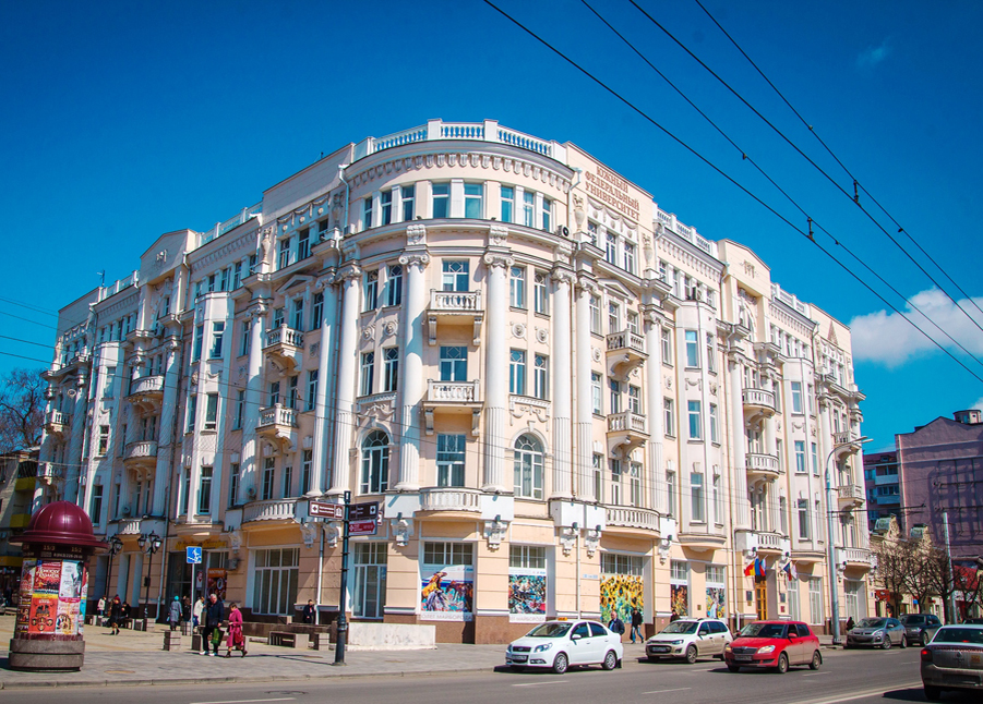 Главный корпус ЮФУ. Расположен практически в самом центре Ростова-на-Дону