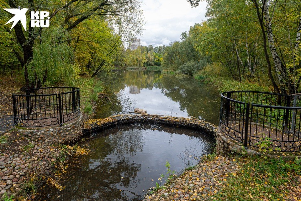     Не хватает только влюблённых парочек Михаил ФРОЛОВ