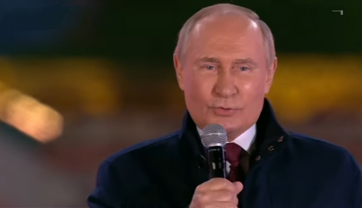 Ура! Ура! Ура! Мощь нашего Ура - тоже народное оружие, и никакое "слава" Нашему Ура не под стать