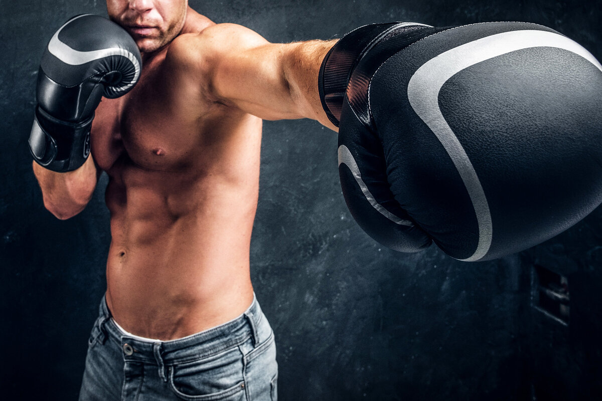     Как подтягиваются боксеры: можно ли развить силу и скорость удара на турнике?