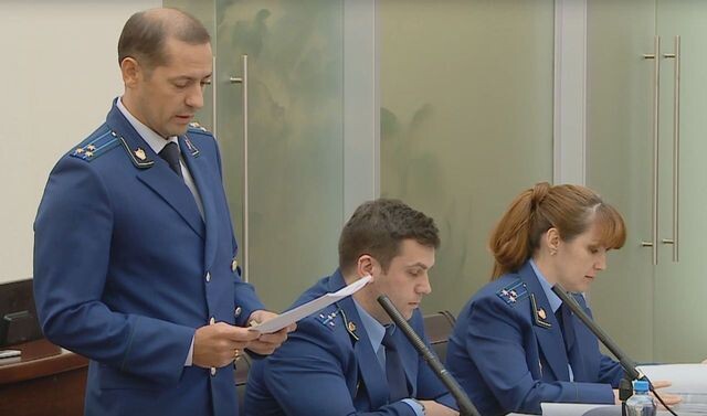    Заместитель прокурора Ленобласти Сергей Виноградов, старший помощник прокурора области Святослав Родин и начальник отдела по обеспечению участия прокуроров в гражданском и арбитражном процессе прокуратуры региона Ольга Васильева. vk.com/bez. sroka. davnosti